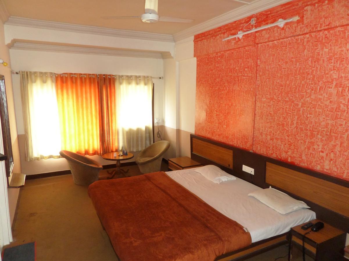 Hotel Ayodhya Нашик Екстериор снимка