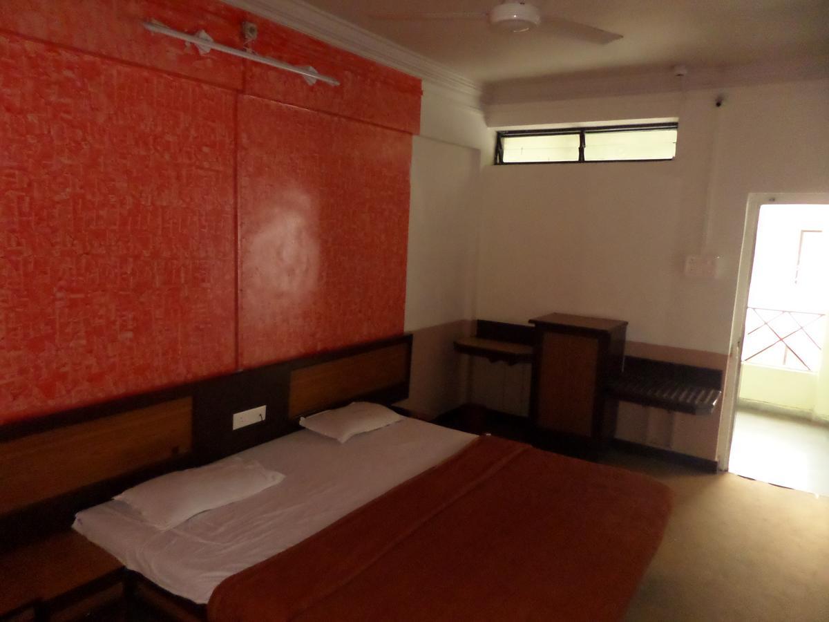 Hotel Ayodhya Нашик Екстериор снимка