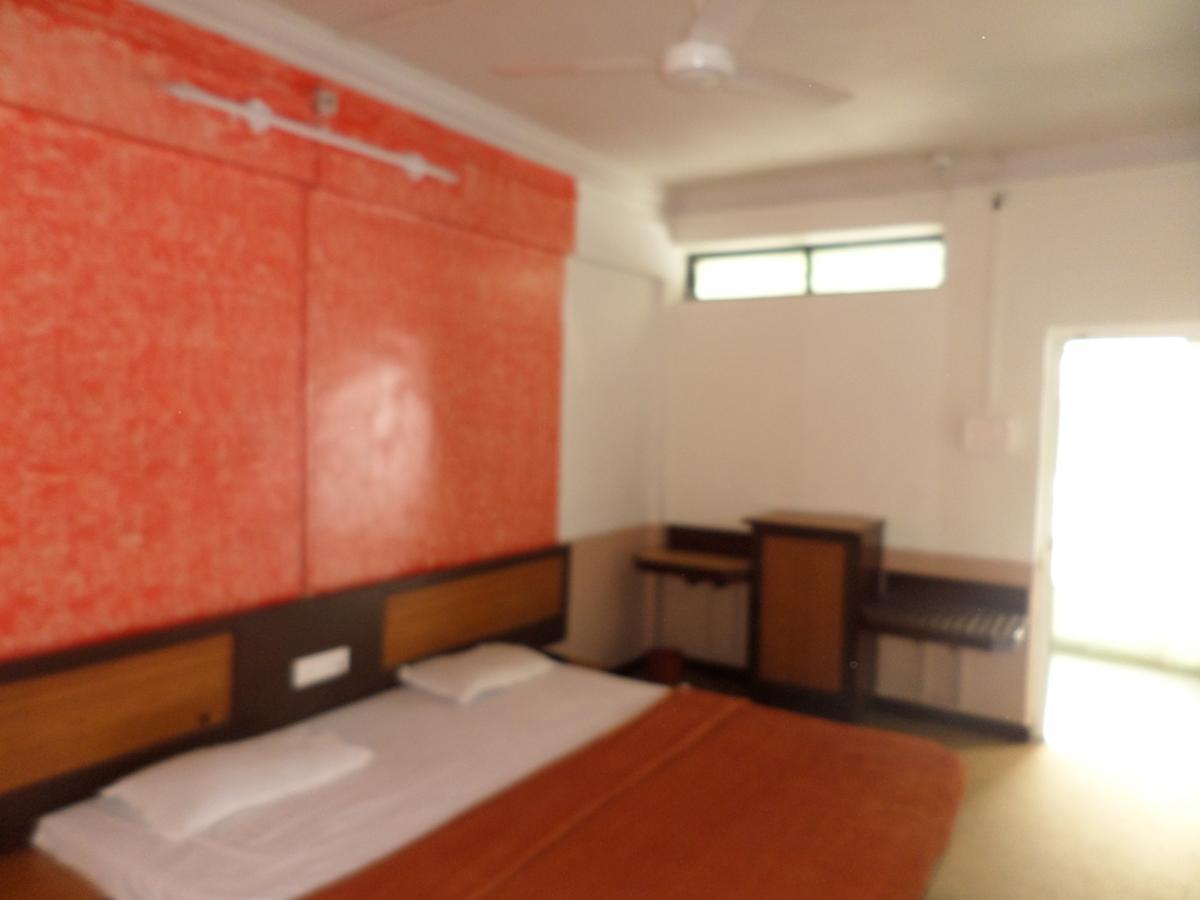Hotel Ayodhya Нашик Екстериор снимка
