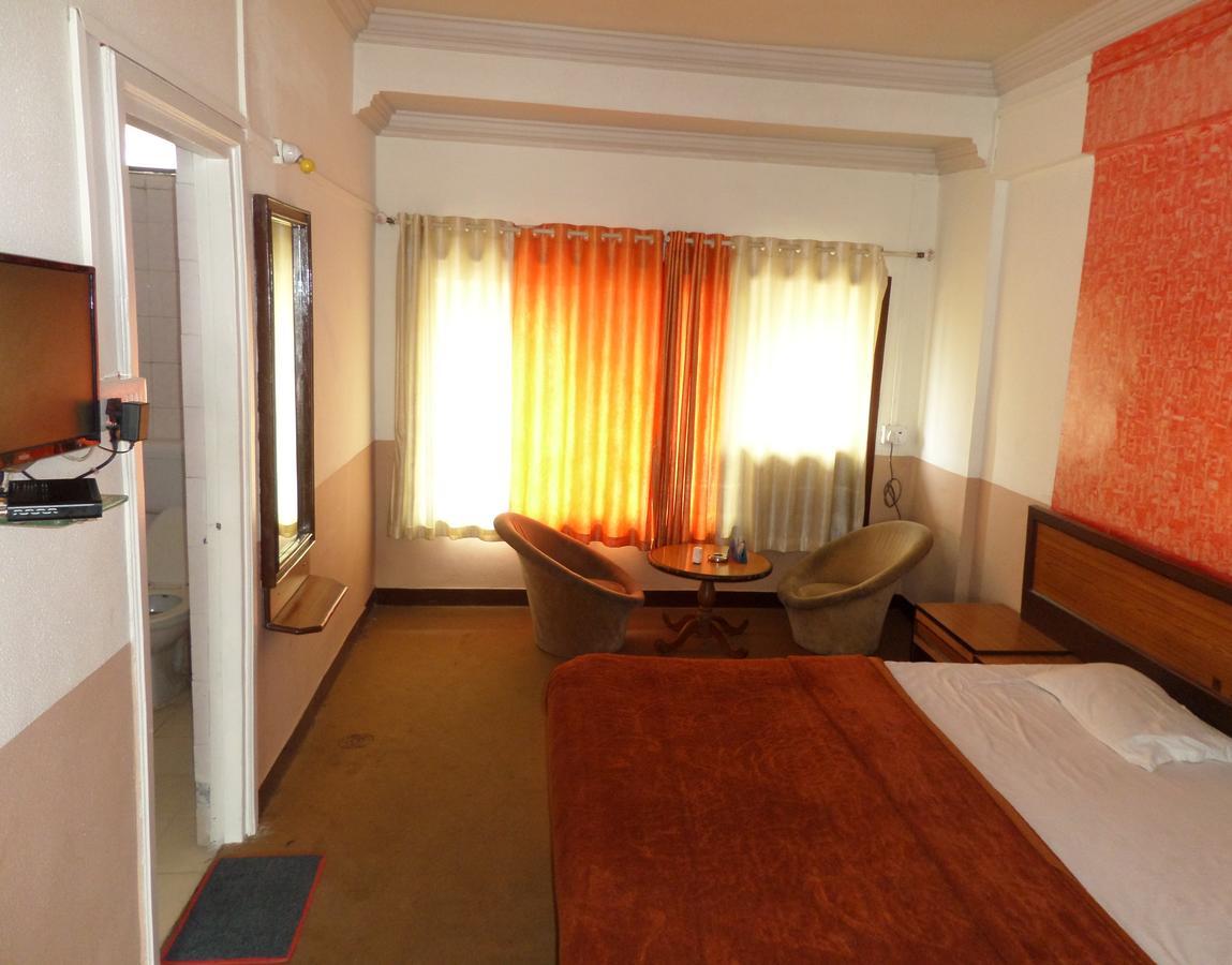 Hotel Ayodhya Нашик Екстериор снимка