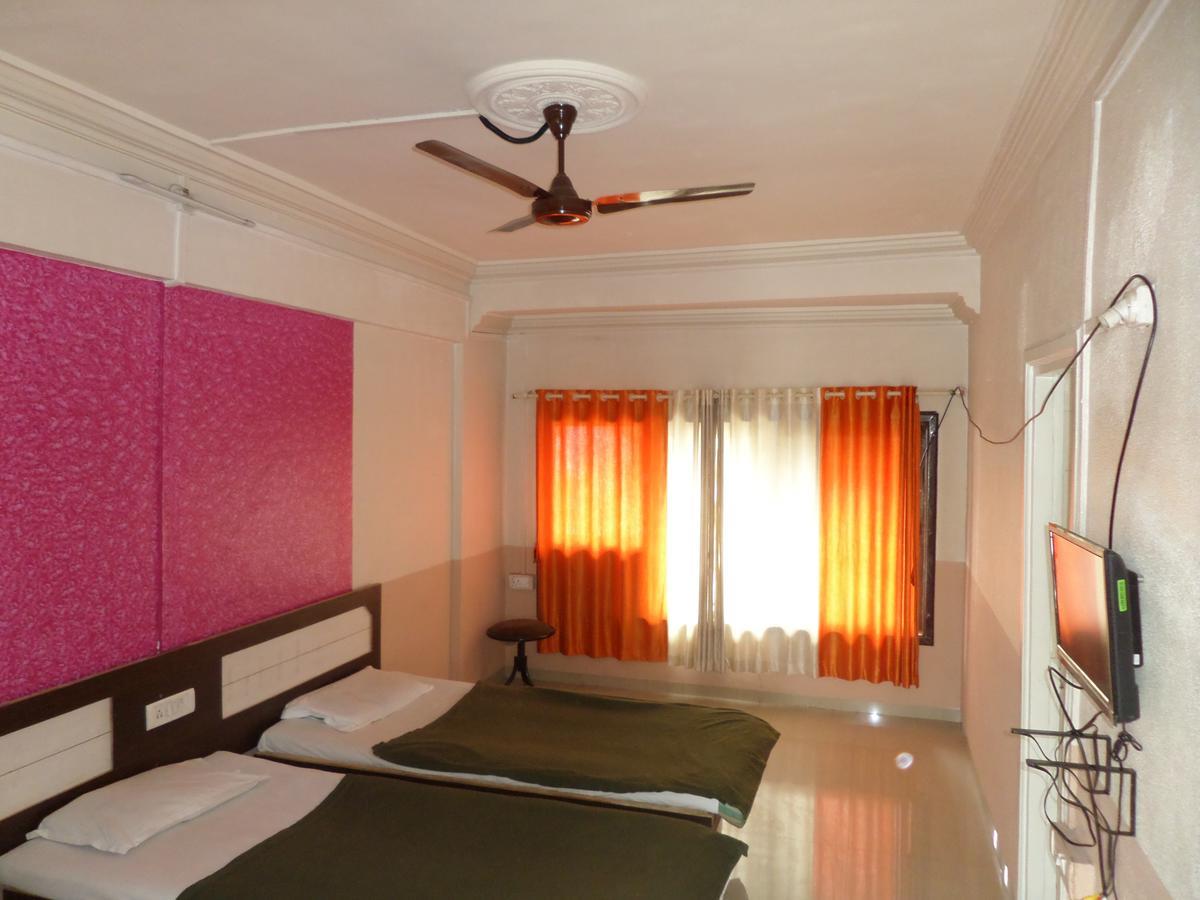 Hotel Ayodhya Нашик Екстериор снимка